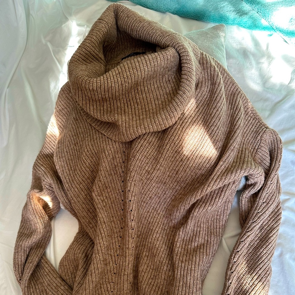 Reserved sweater, S